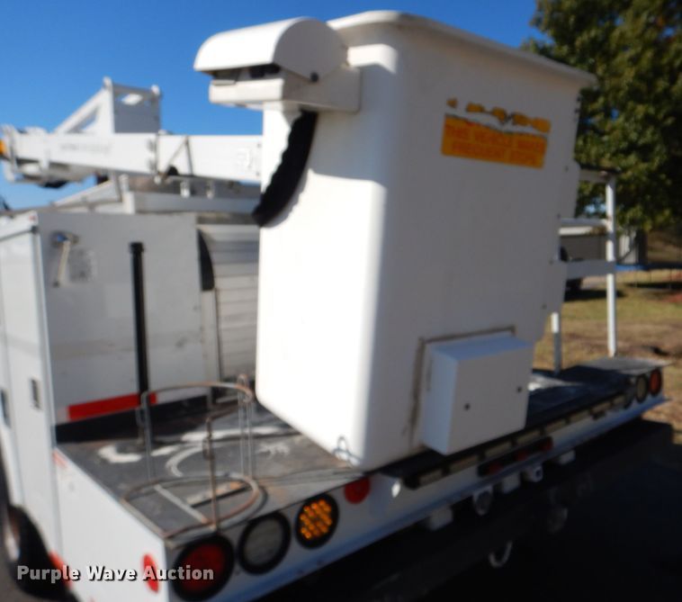 image for item FF9066 2012 Ford F550 Super Duty bucket truck