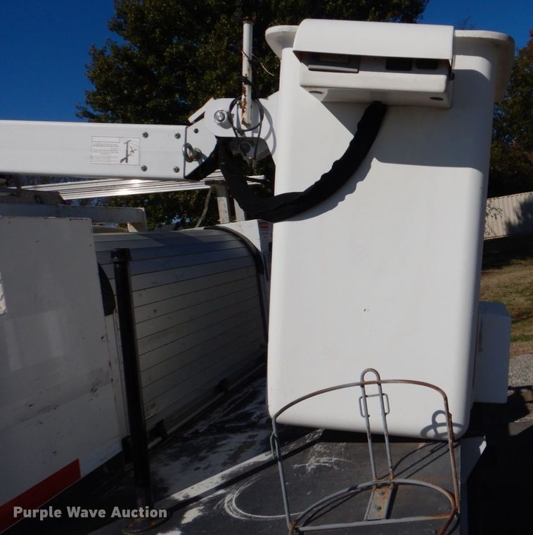 image for item FF9066 2012 Ford F550 Super Duty bucket truck