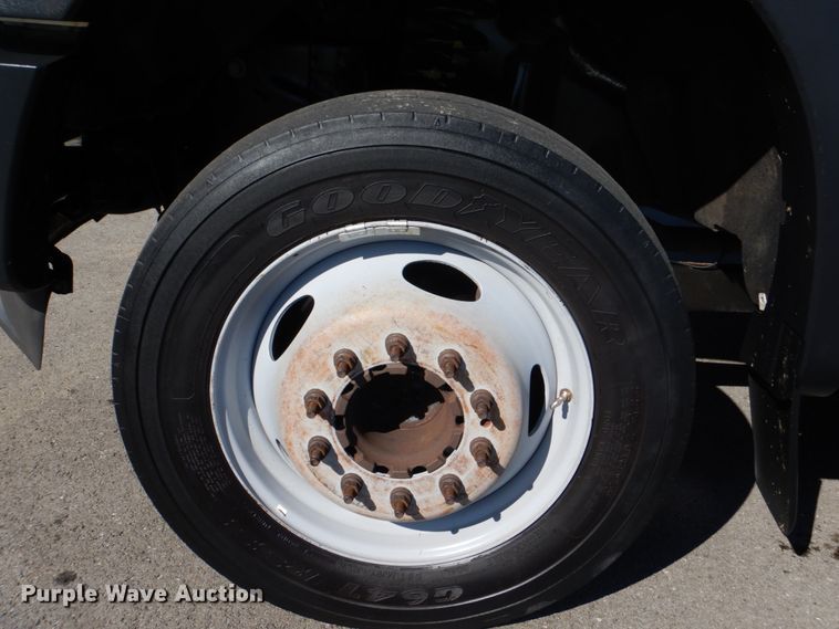 image for item FF9066 2012 Ford F550 Super Duty bucket truck