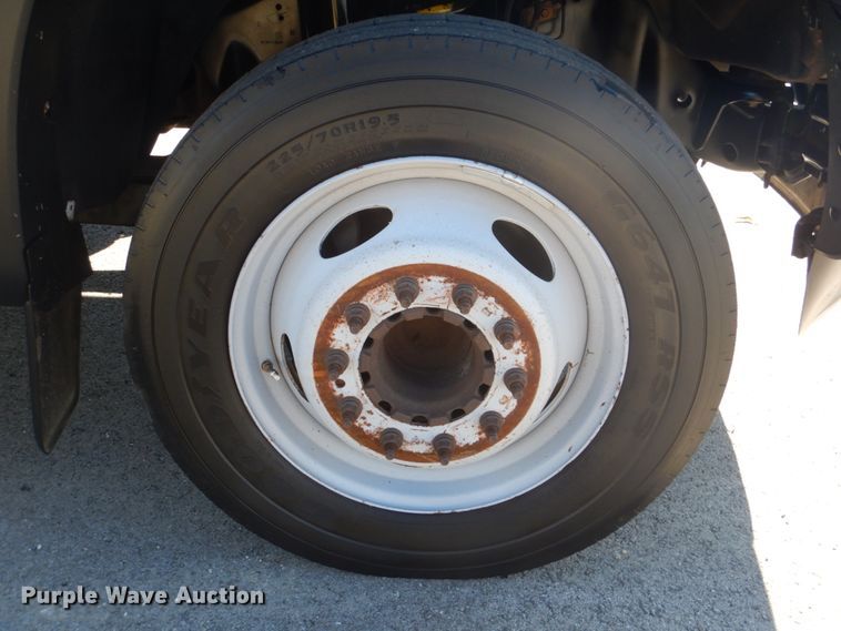 image for item FF9066 2012 Ford F550 Super Duty bucket truck