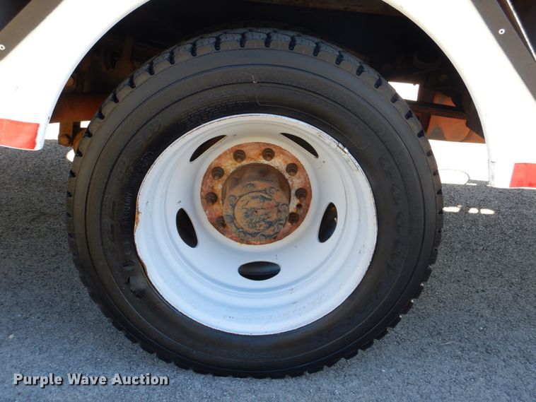 image for item FF9066 2012 Ford F550 Super Duty bucket truck