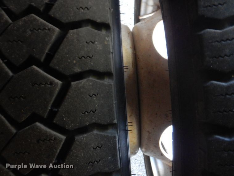 image for item FF9066 2012 Ford F550 Super Duty bucket truck