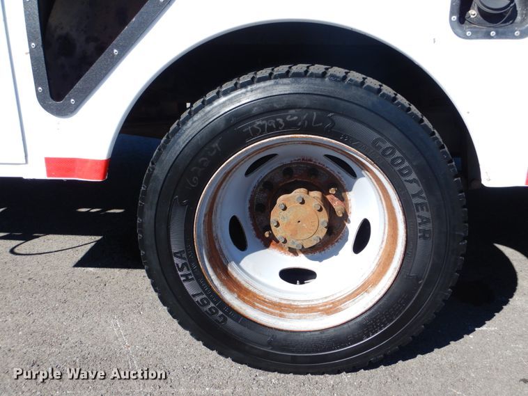 image for item FF9066 2012 Ford F550 Super Duty bucket truck