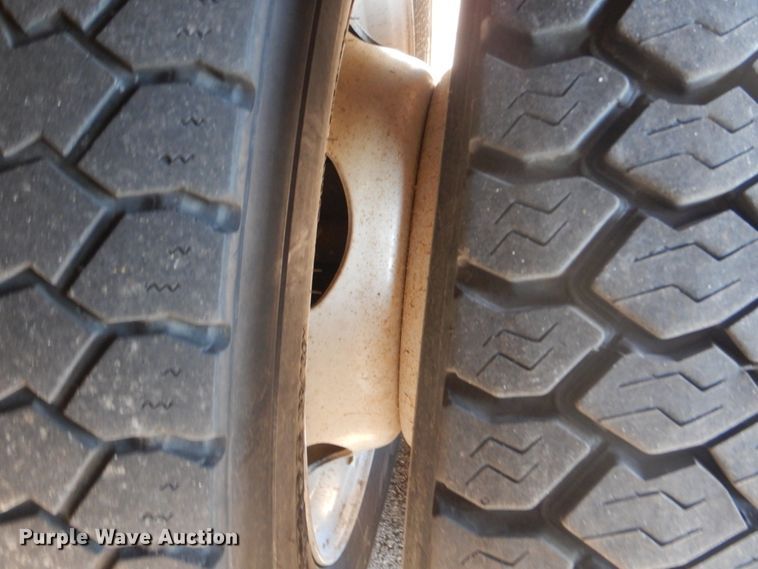 image for item FF9066 2012 Ford F550 Super Duty bucket truck