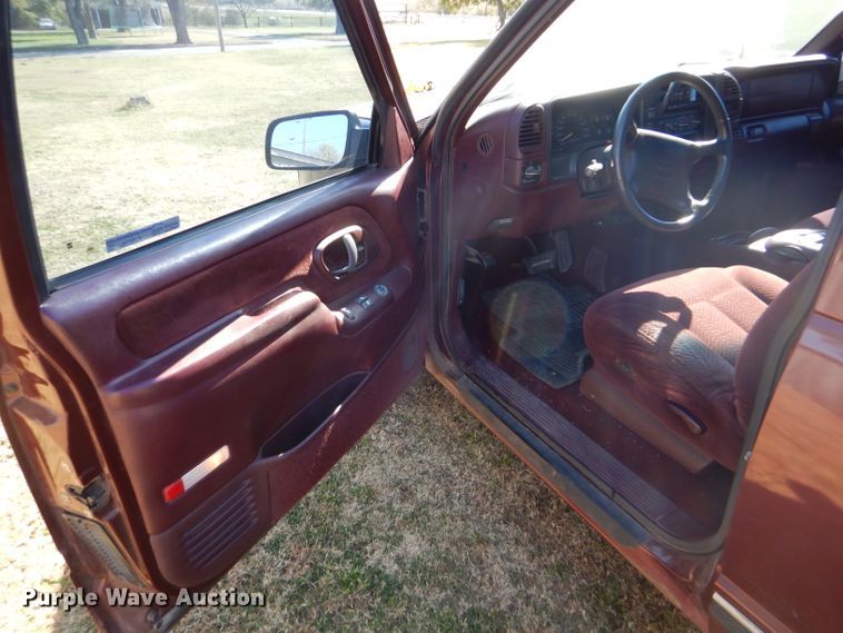 image for item FJ9820 1997 Chevrolet K1500 Ext. Cab pickup truck