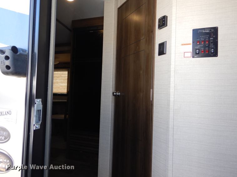 image for item FJ9821 2017 Keystone Bullet Premier BL30RIPR17 camper