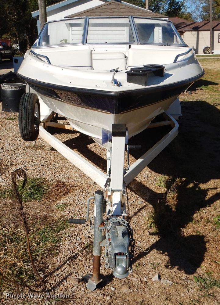 image for item FJ9822 2003 Bayliner boat