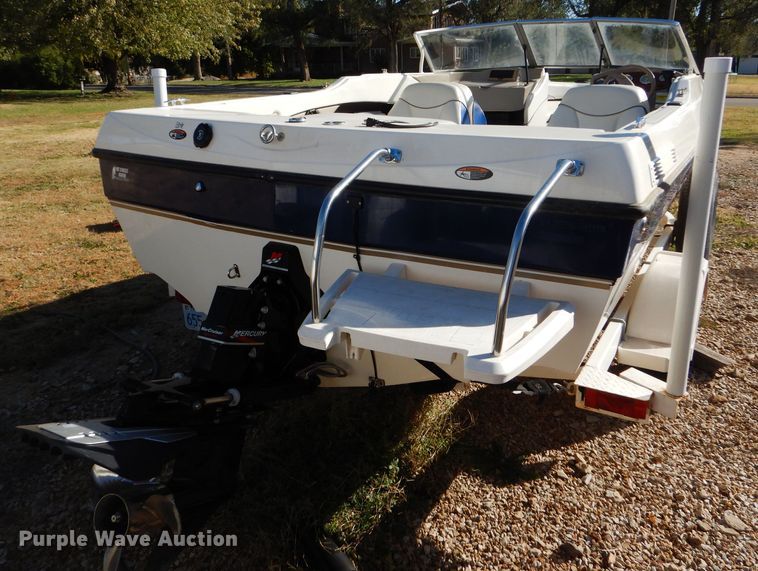 image for item FJ9822 2003 Bayliner boat