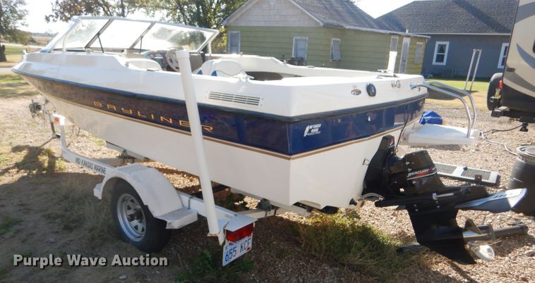 image for item FJ9822 2003 Bayliner boat
