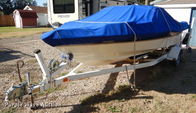 image for item FJ9822 2003 Bayliner boat