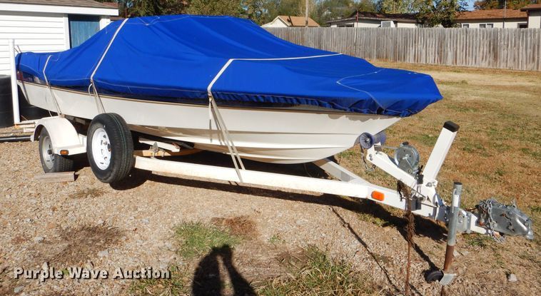 image for item FJ9822 2003 Bayliner boat