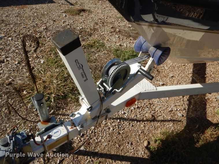 image for item FJ9822 2003 Bayliner boat