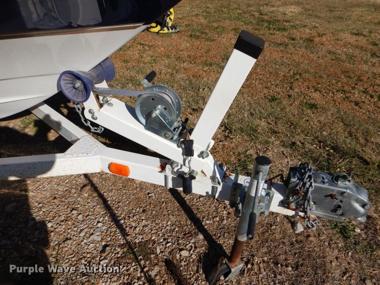 image for item FJ9822 2003 Bayliner boat