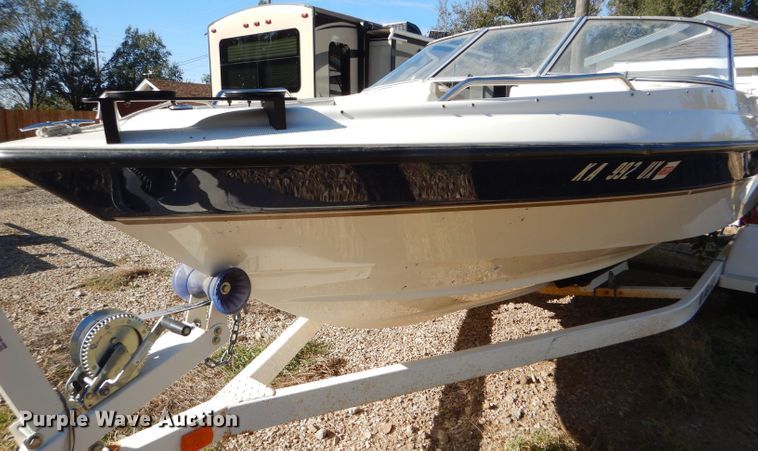image for item FJ9822 2003 Bayliner boat