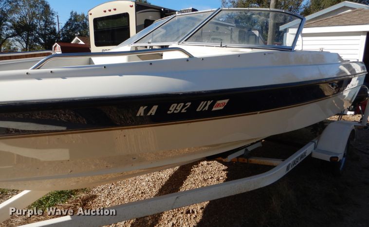 image for item FJ9822 2003 Bayliner boat
