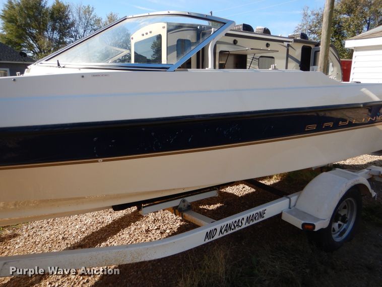 image for item FJ9822 2003 Bayliner boat