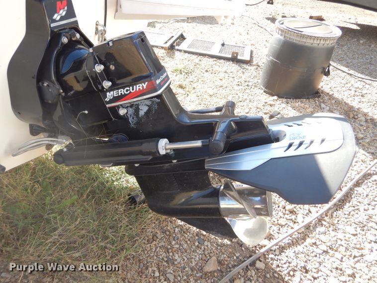 image for item FJ9822 2003 Bayliner boat