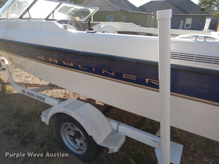 image for item FJ9822 2003 Bayliner boat