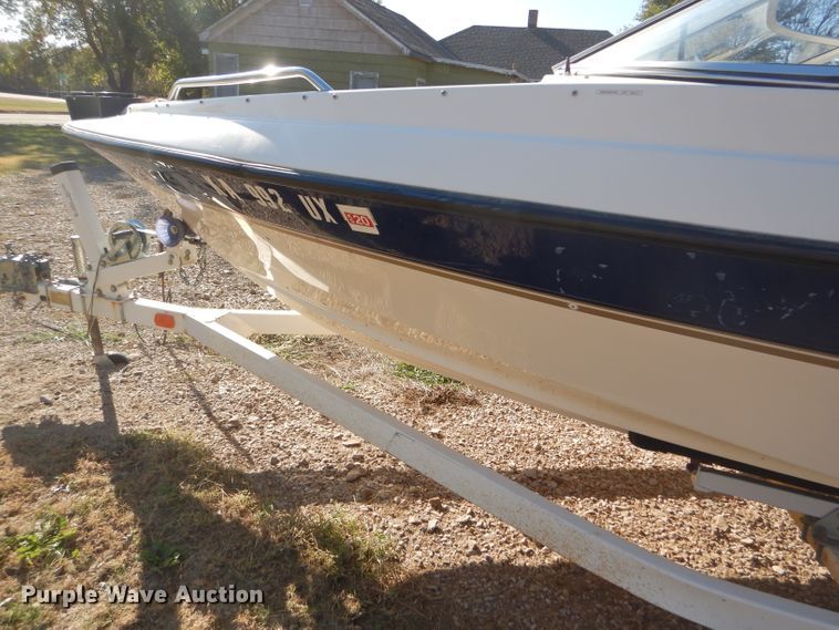 image for item FJ9822 2003 Bayliner boat