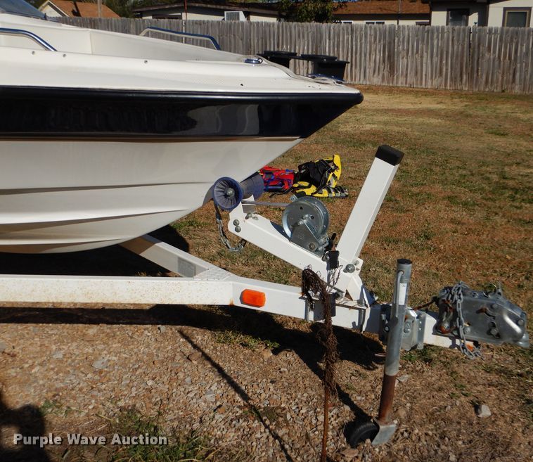 image for item FJ9822 2003 Bayliner boat