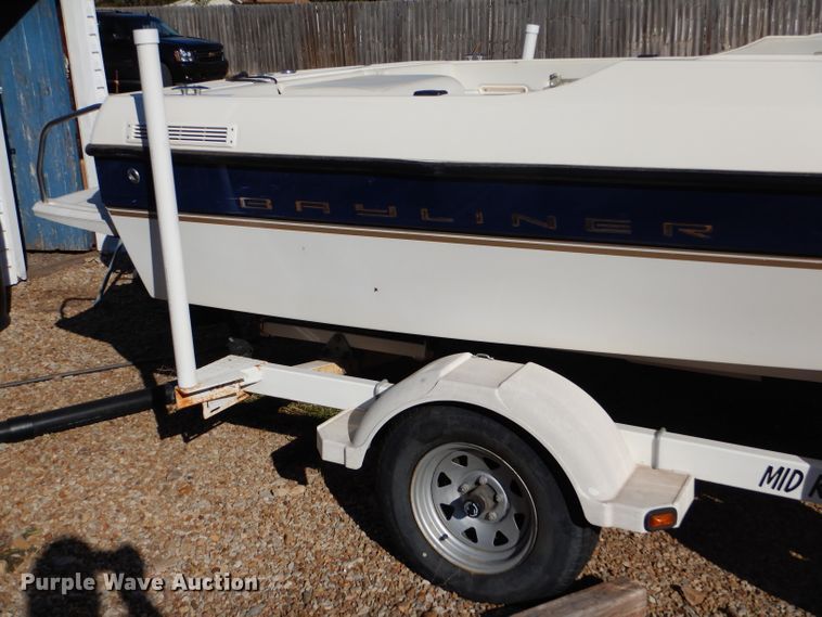 image for item FJ9822 2003 Bayliner boat