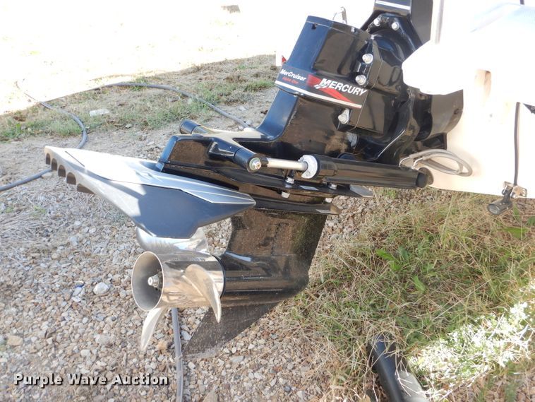 image for item FJ9822 2003 Bayliner boat