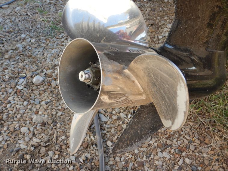 image for item FJ9822 2003 Bayliner boat