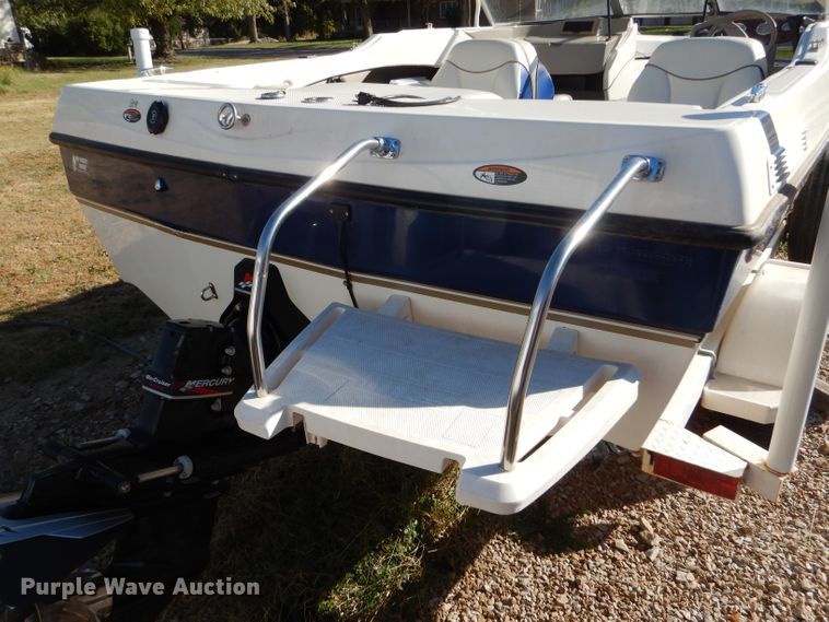 image for item FJ9822 2003 Bayliner boat