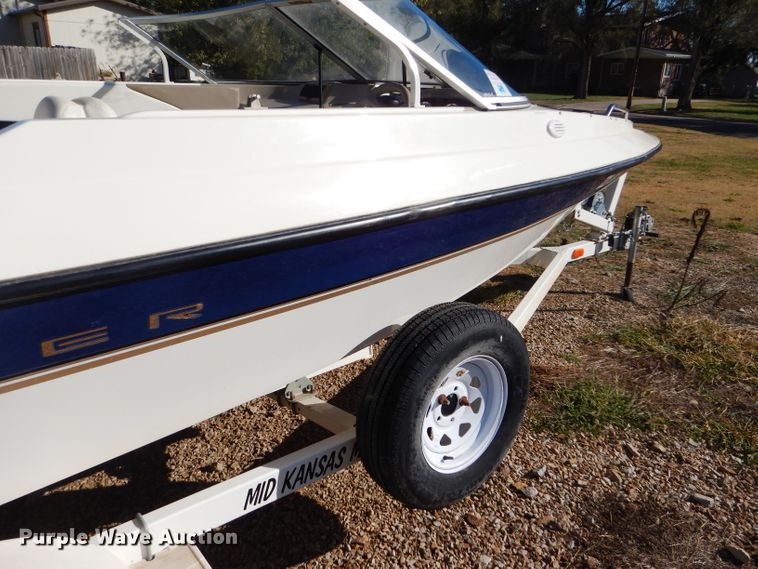 image for item FJ9822 2003 Bayliner boat