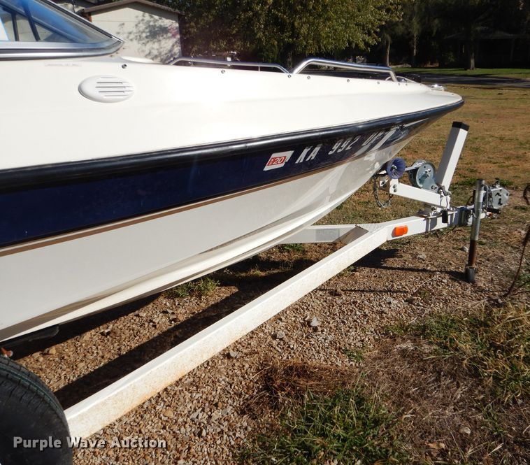 image for item FJ9822 2003 Bayliner boat