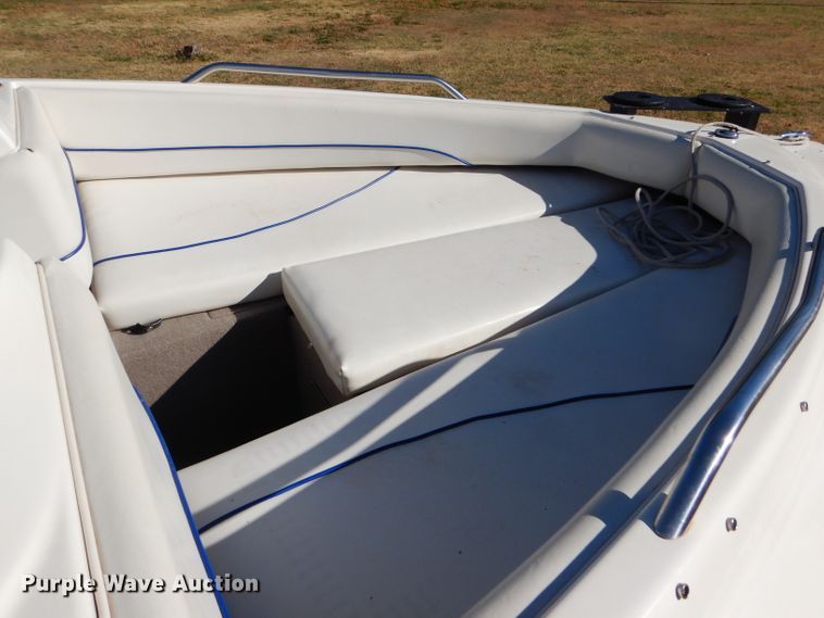 image for item FJ9822 2003 Bayliner boat