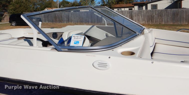 image for item FJ9822 2003 Bayliner boat