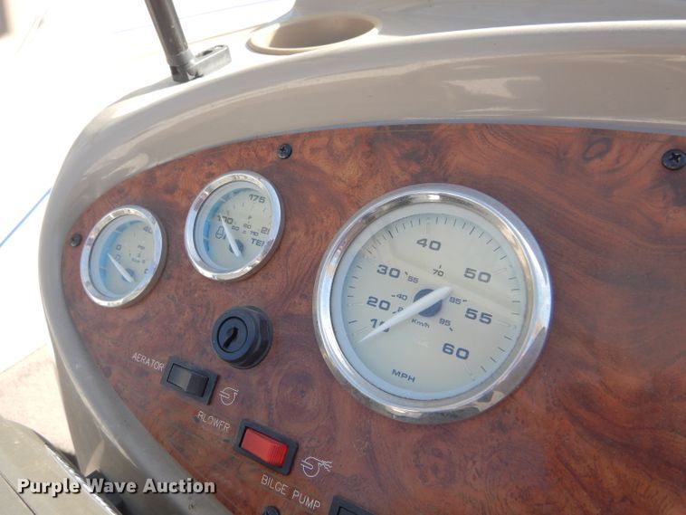 image for item FJ9822 2003 Bayliner boat