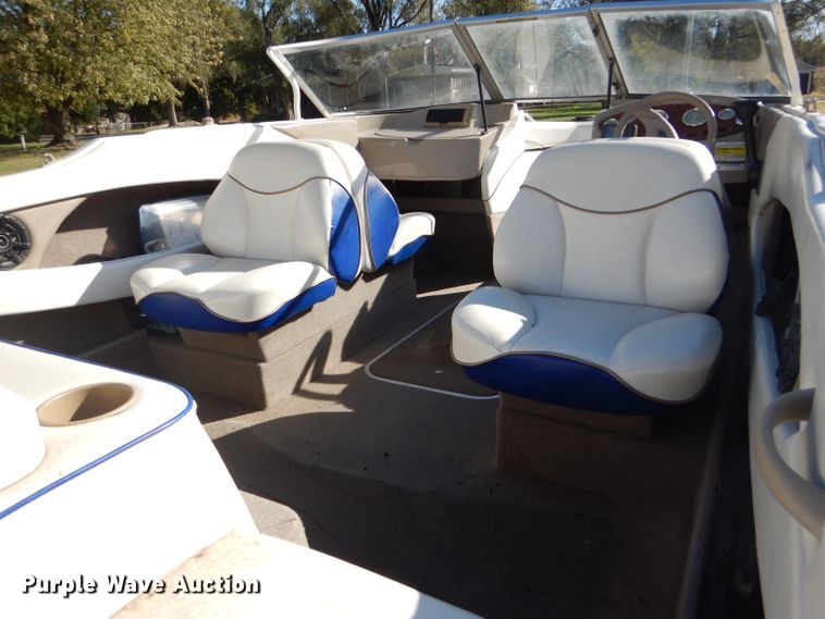 image for item FJ9822 2003 Bayliner boat