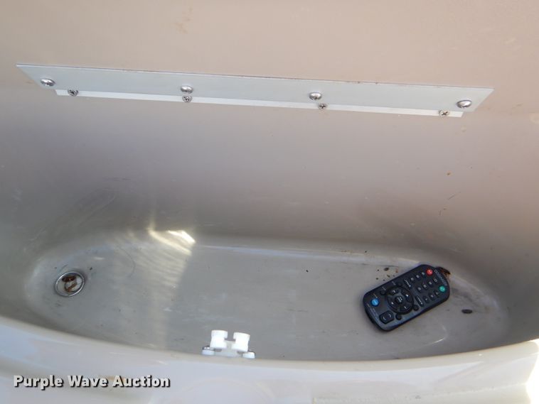 image for item FJ9822 2003 Bayliner boat