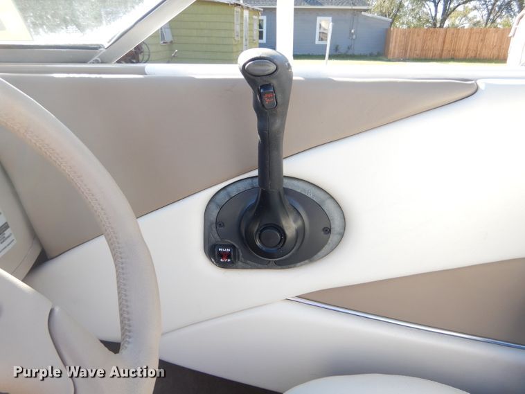 image for item FJ9822 2003 Bayliner boat