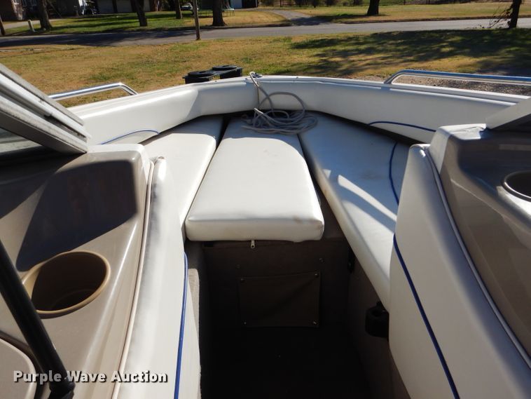 image for item FJ9822 2003 Bayliner boat