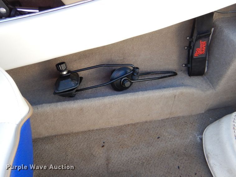 image for item FJ9822 2003 Bayliner boat