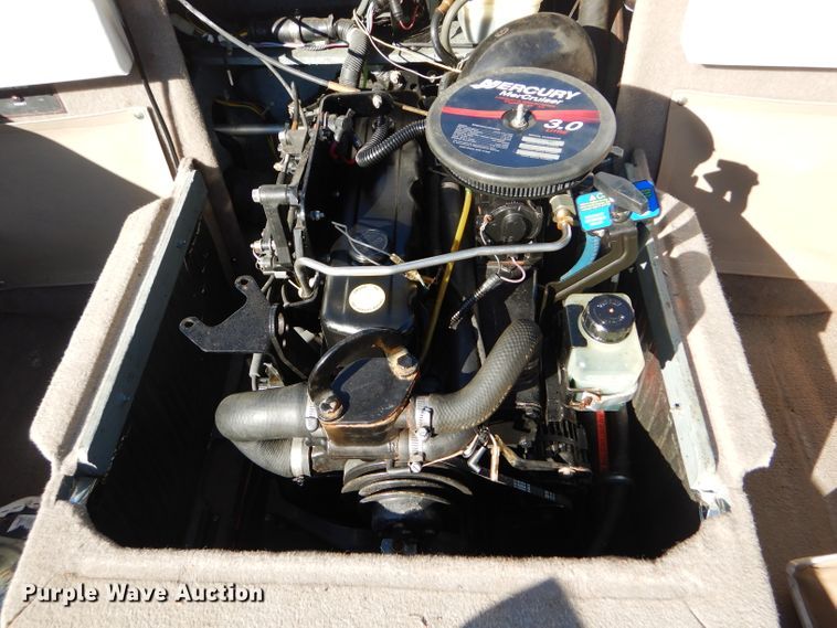 image for item FJ9822 2003 Bayliner boat