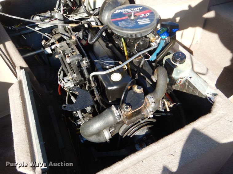 image for item FJ9822 2003 Bayliner boat