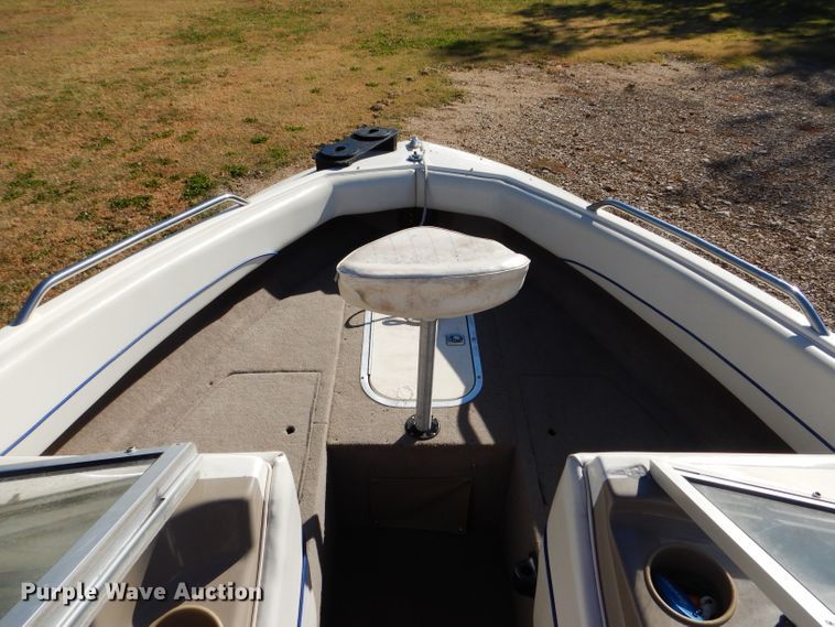image for item FJ9822 2003 Bayliner boat