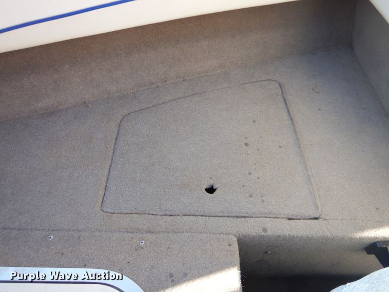 image for item FJ9822 2003 Bayliner boat