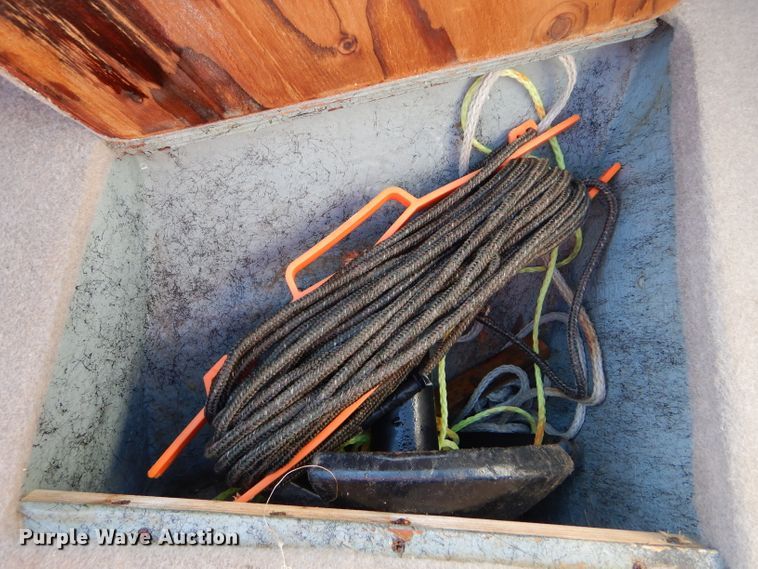 image for item FJ9822 2003 Bayliner boat