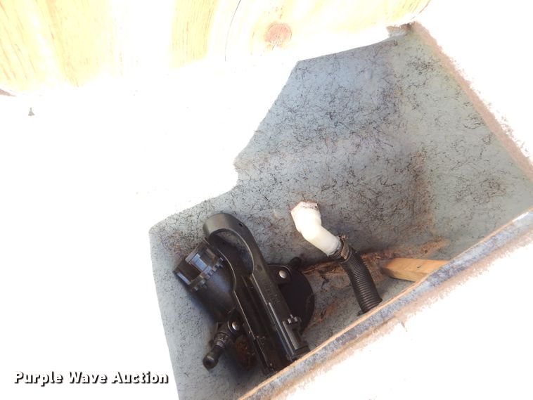 image for item FJ9822 2003 Bayliner boat