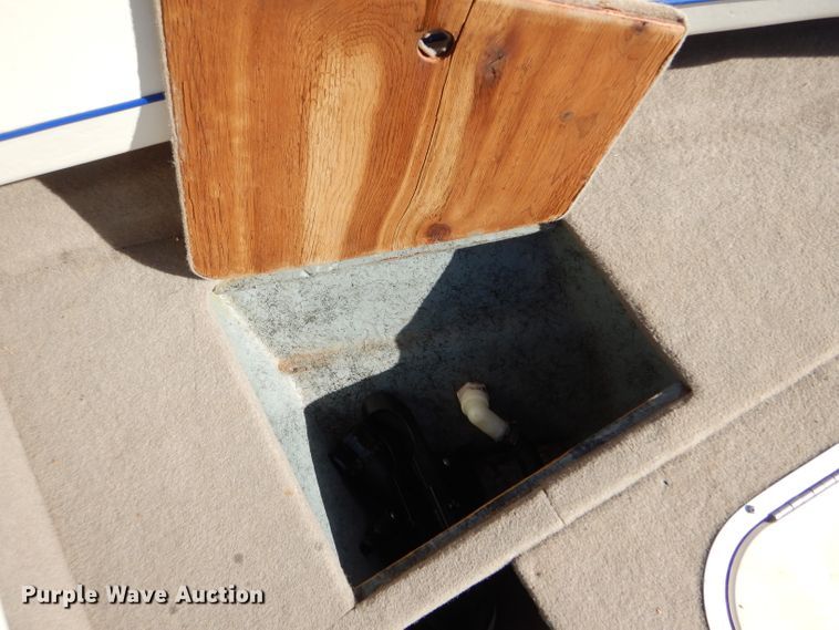 image for item FJ9822 2003 Bayliner boat