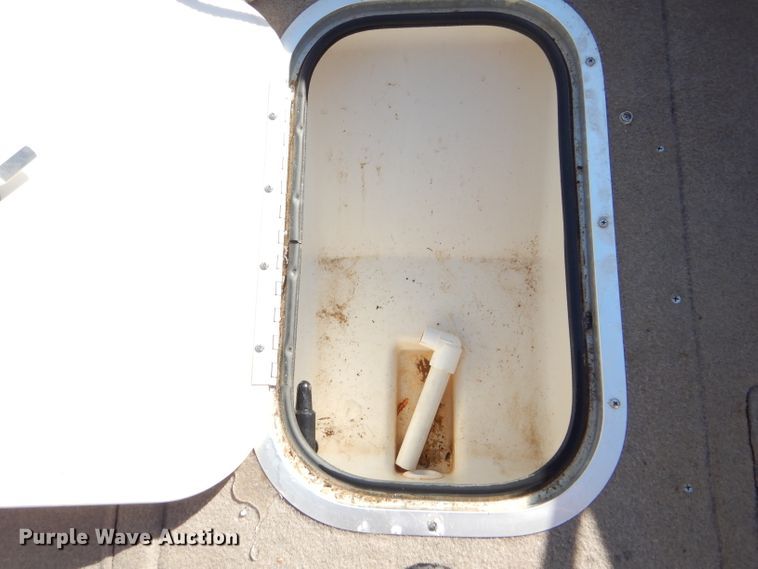 image for item FJ9822 2003 Bayliner boat