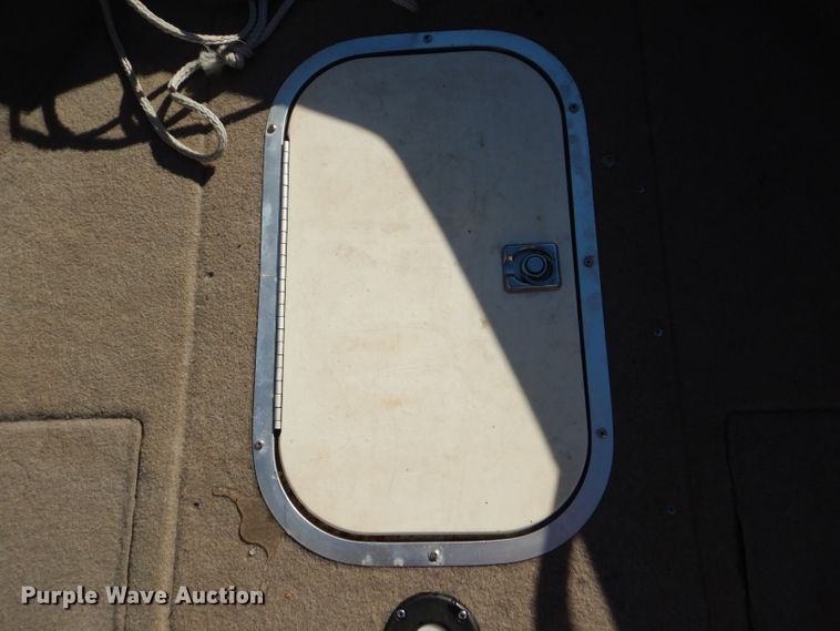 image for item FJ9822 2003 Bayliner boat