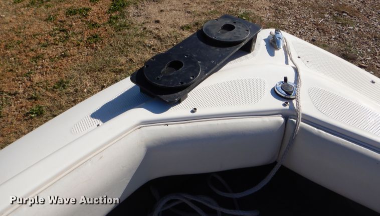 image for item FJ9822 2003 Bayliner boat