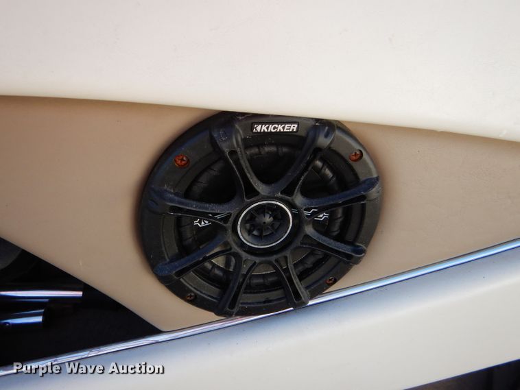 image for item FJ9822 2003 Bayliner boat