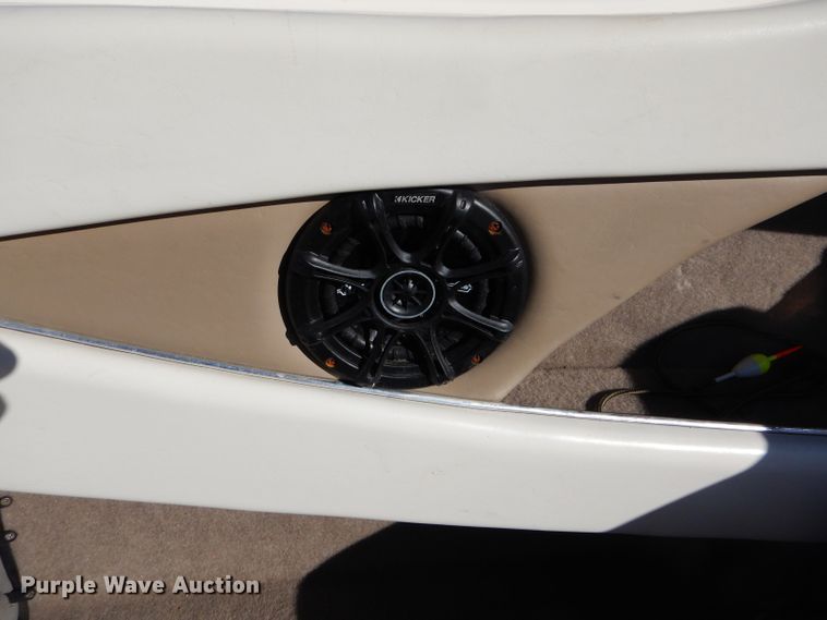 image for item FJ9822 2003 Bayliner boat